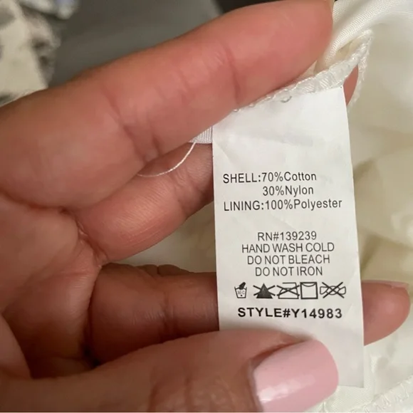 New DO+BE Ivory/ off White Lace Romper . - Picture 10 of 10